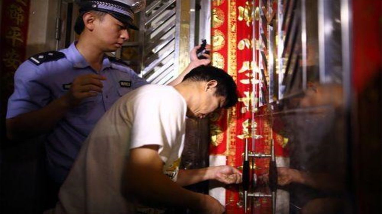 益阳请开锁师傅开了锁后，师傅为什么一般都不进门，就算主人请也不进去？